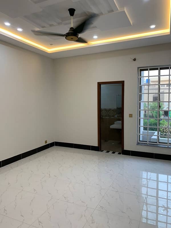 10 Marla Upper Portion Available For Rent Like A Brand New House Prime Location 0