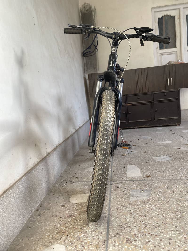 Mountain Bike with 10 gears and dual Disk Brakes 18