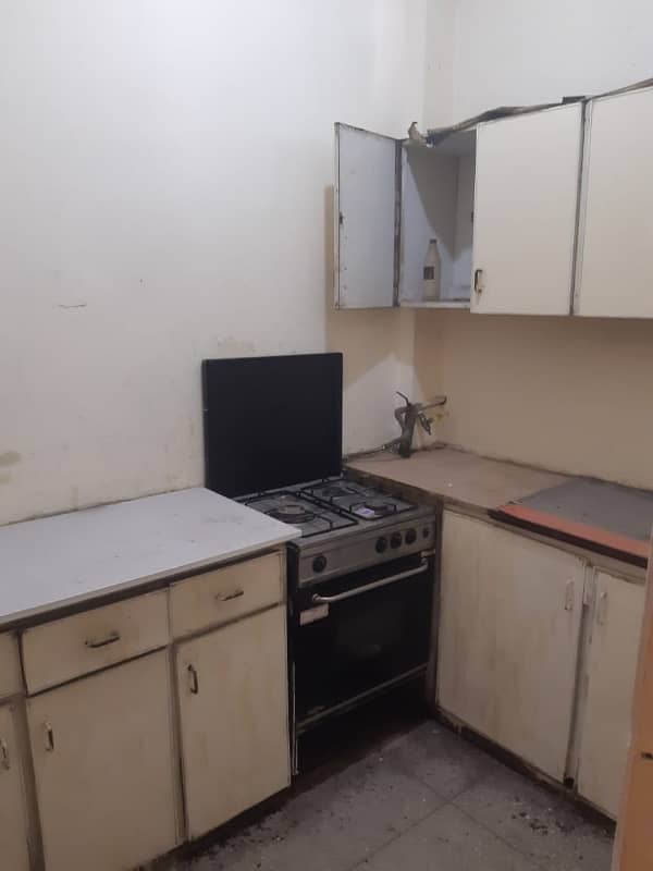 FLAT AVAILABLE FOR RENT IN G10 2BED 2BATH SMALL TV LOUNCH KITHEN  1ST FLOOR 3