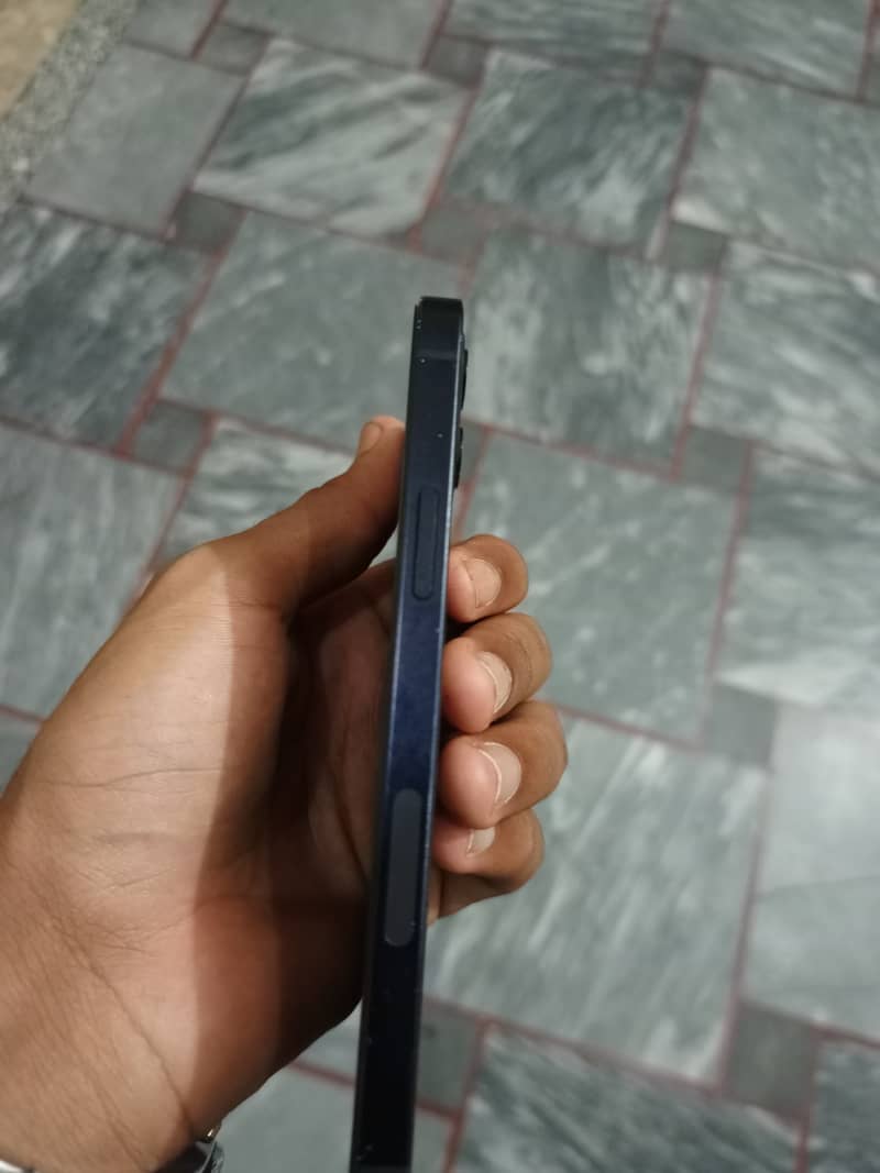 I fhone 12 non pta jv 64 GB waterpack condition 9/10 bettey health 88% 3