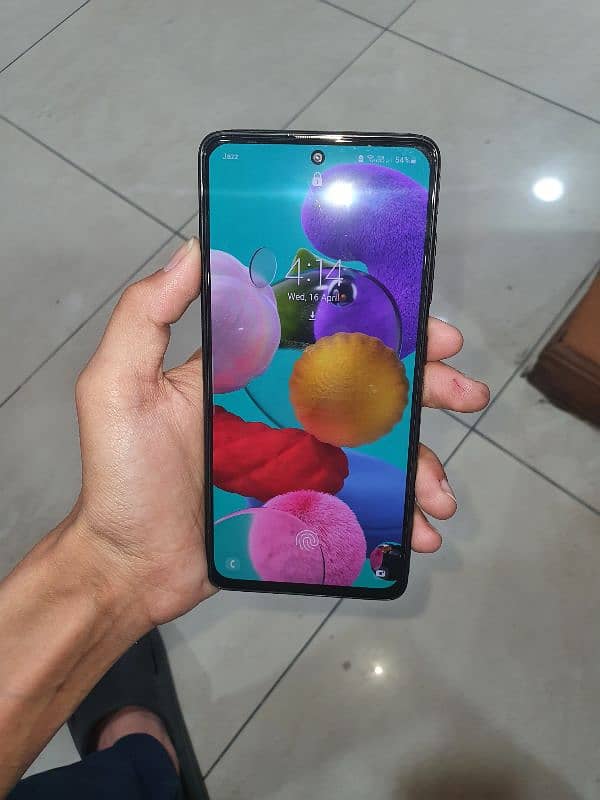 Samsung A51 (6/128) Exchange with Oneplus or Iphone 3