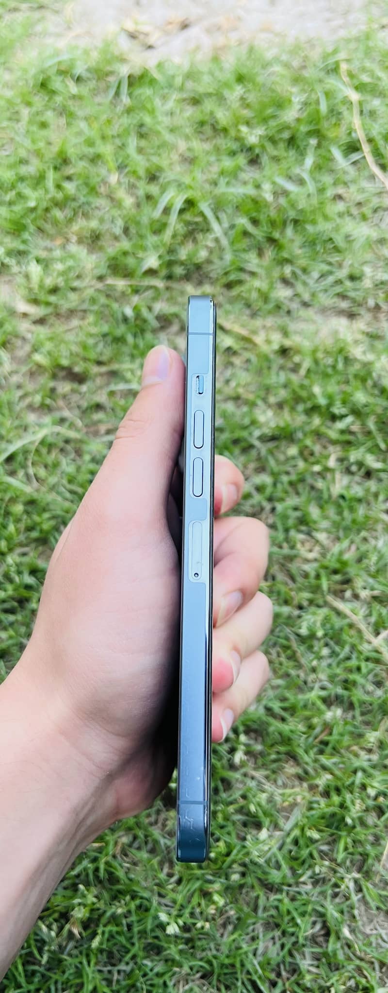Iphone 13 pro max available. 4