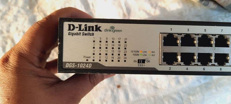 24 Ports D-Link Networking Switch 0