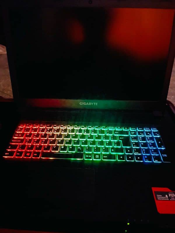 Gigabyte Sabre 17 Core I7 8th gen 1