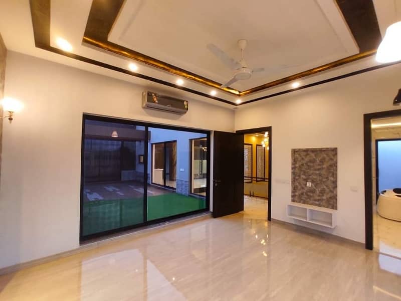 Furnish office Gulshan Iqbal block 13B  2 furnish offices Rent Demand 1 lac 50000 40 people sitting Ac,all facilities 2 office available *Code(13450)* 1