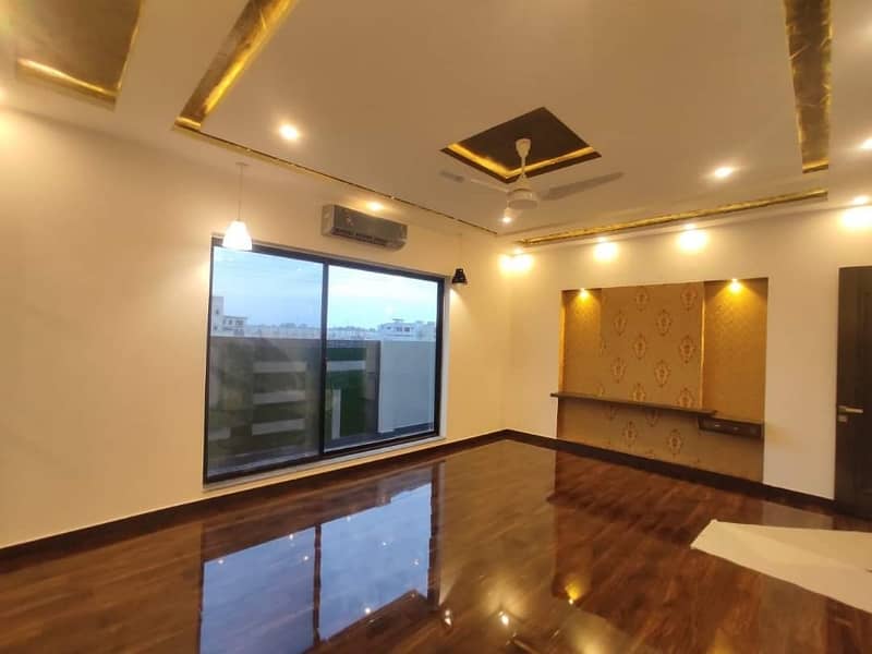 Furnish office Gulshan Iqbal block 13B  2 furnish offices Rent Demand 1 lac 50000 40 people sitting Ac,all facilities 2 office available *Code(13450)* 4