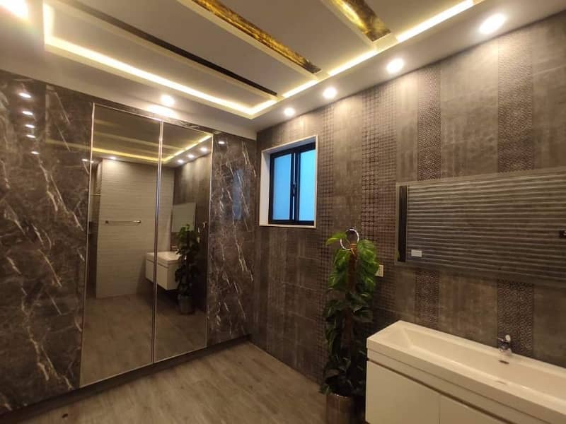 Furnish office Gulshan Iqbal block 13B  2 furnish offices Rent Demand 1 lac 50000 40 people sitting Ac,all facilities 2 office available *Code(13450)* 5