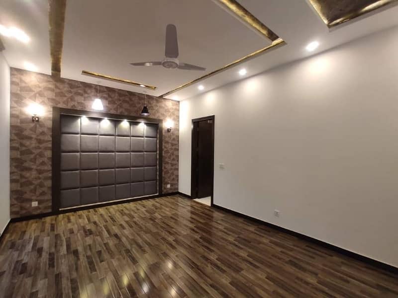 Furnish office Gulshan Iqbal block 13B  2 furnish offices Rent Demand 1 lac 50000 40 people sitting Ac,all facilities 2 office available *Code(13450)* 6