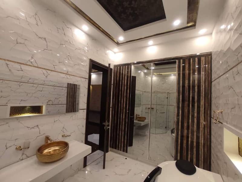 Furnish office Gulshan Iqbal block 13B  2 furnish offices Rent Demand 1 lac 50000 40 people sitting Ac,all facilities 2 office available *Code(13450)* 9
