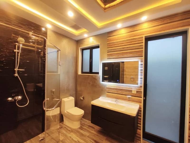 Furnish office Gulshan Iqbal block 13B  2 furnish offices Rent Demand 1 lac 50000 40 people sitting Ac,all facilities 2 office available *Code(13450)* 15