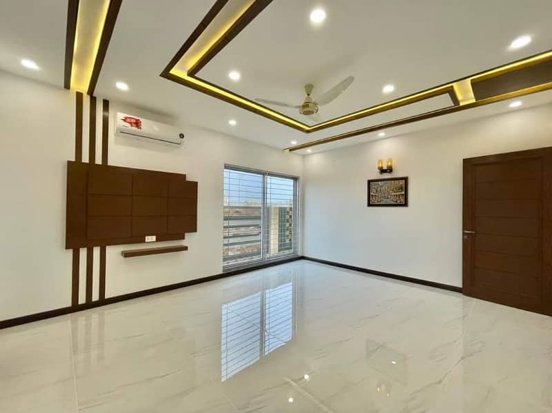 Silent Commercial offices Gulshan Iqbal block 13A 850 square feet office 1st floor 65000 for rent commercial building  850 square feet Rent 65000 Gulshan Iqbal block 13C*Code(13449)* 0