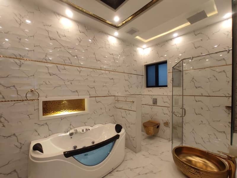 Silent Commercial offices Gulshan Iqbal block 13A 850 square feet office 1st floor 65000 for rent commercial building  850 square feet Rent 65000 Gulshan Iqbal block 13C*Code(13449)* 7