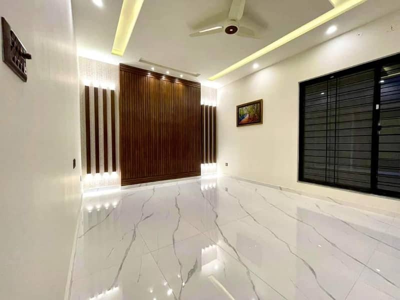 Independent House For Rent 240 Square yards Gulshan Iqbal block 5 Rent 2 lac Rent 2 lac 30000 Rent 3 lac Commercial space *Code(13447)* 5