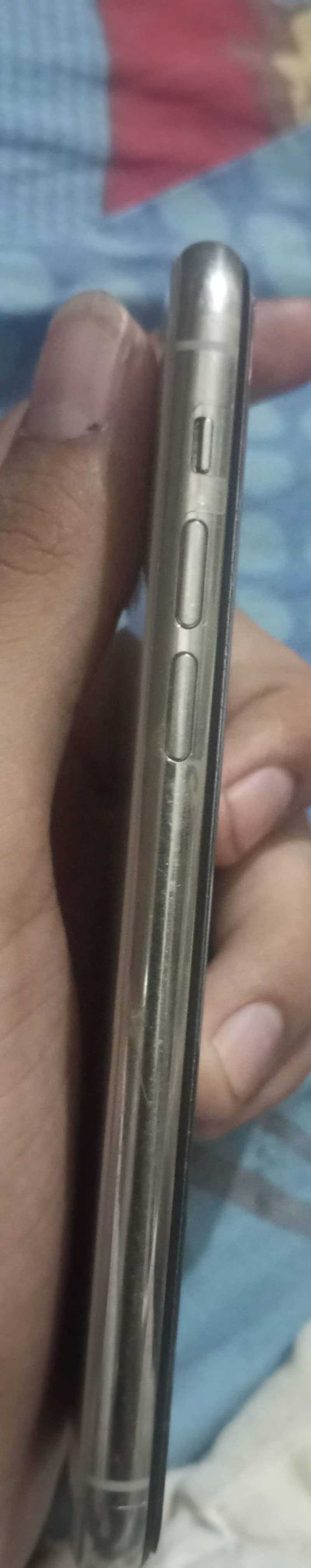 iPhone 11 Pro 5
