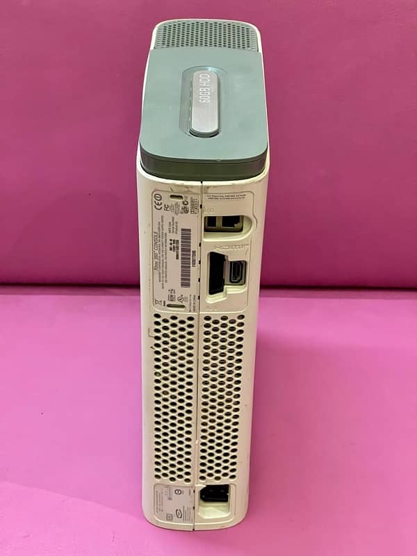 Xbox 360 (Jtag/Modded) with preinstalled games in excellent condition 2