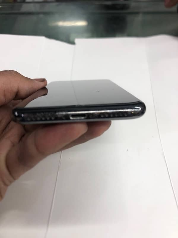 i phone X 4