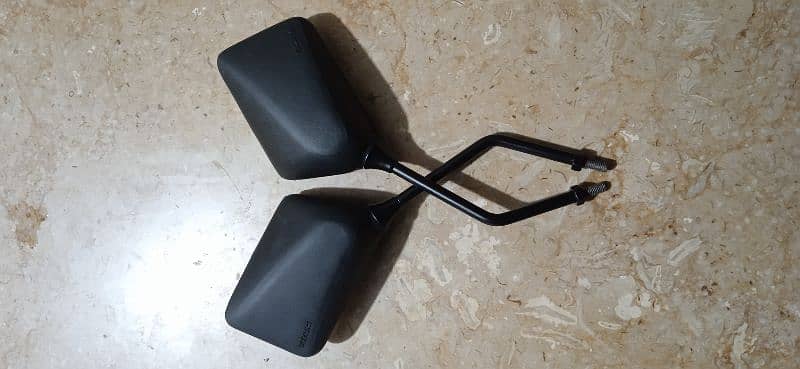 Side mirrors for Suzuki bikers also used in other bikes 1