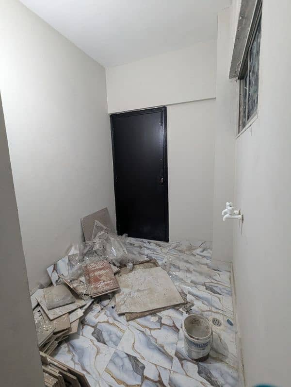 spacious luxury 4 Bed D. d with servant room Flat for Sale 4