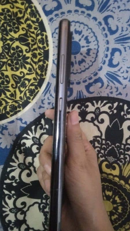 selling with box and original charger 4