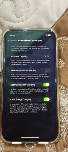 iPhone 11/128GB Battery Health 81%  Water Pack with original charger