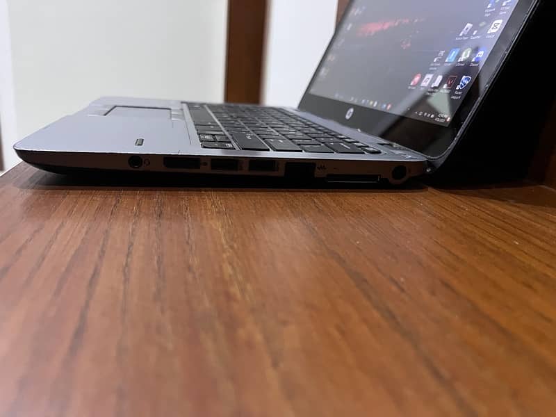 HP elite book 820 g2 6