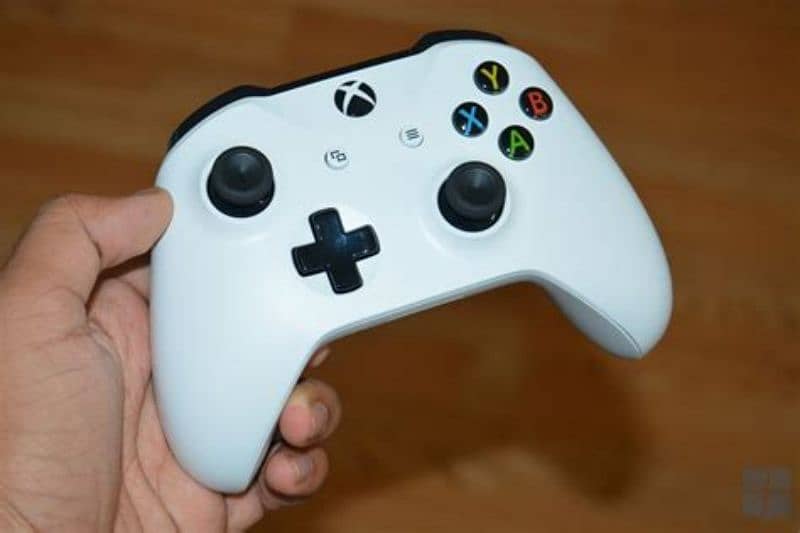 Xbox Controller in white ghost (price negotiable) 0