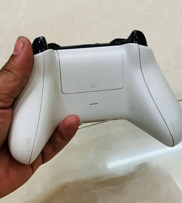 Xbox Controller in white ghost (price negotiable) 2