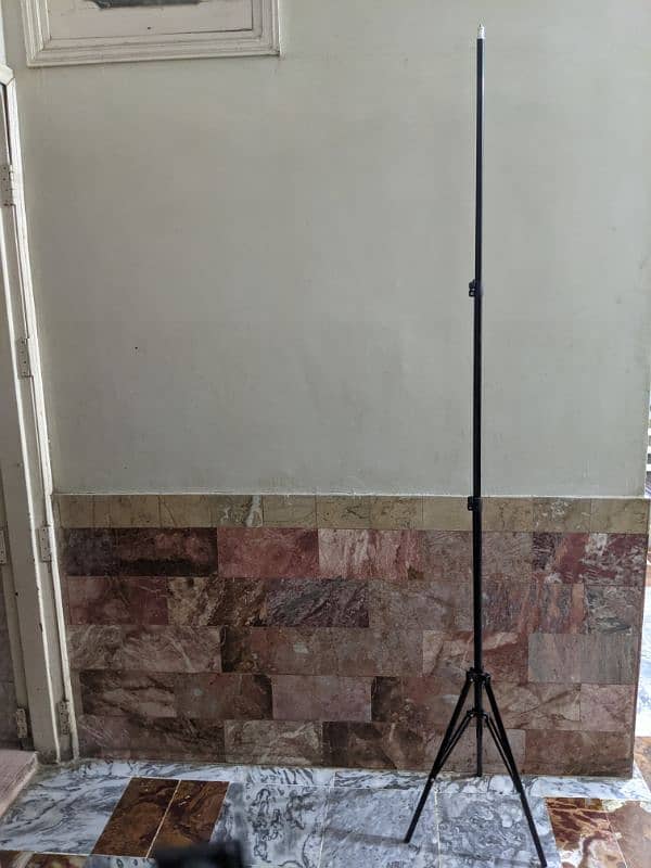 tripod stand 0