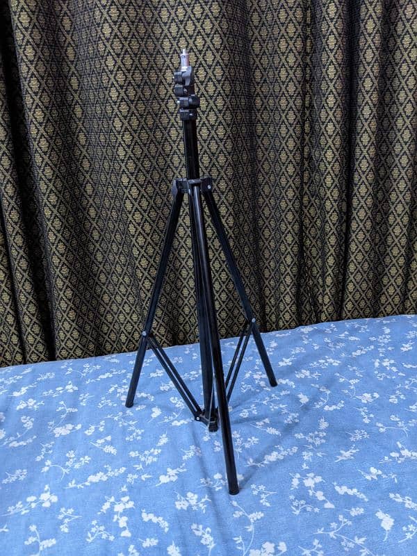 tripod stand 1