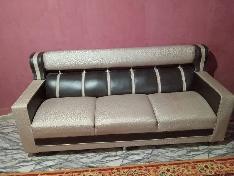 5 seater Sofa used condition 8/10 0