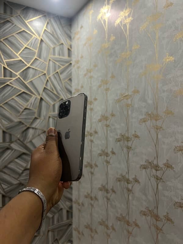 IPhone 12 pro max 1