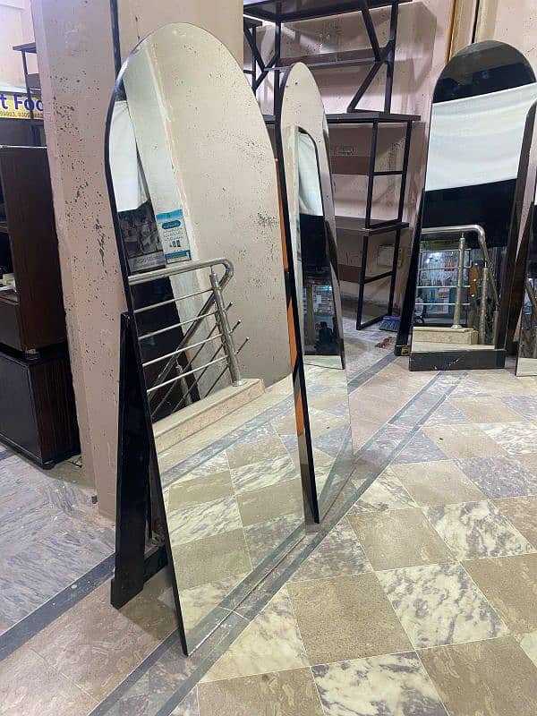Mirror Stand 1