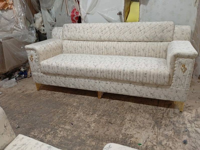 CUT ARAM WALA SOFA color available han sare 0
