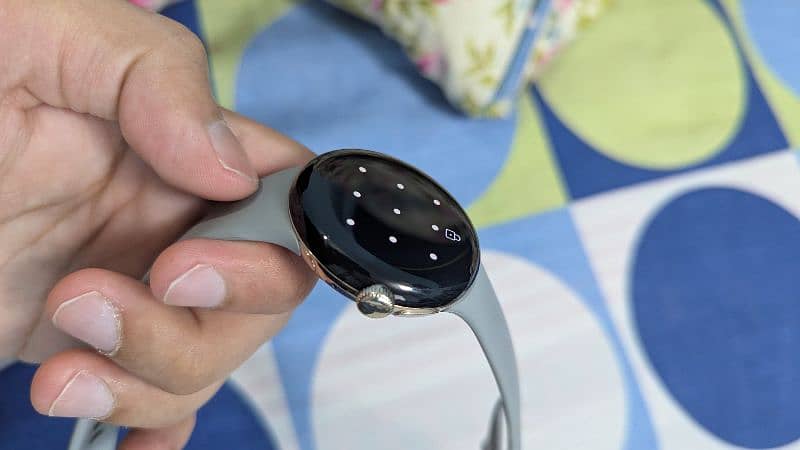 Google watch 1 (wifi )  with box and original charger 0