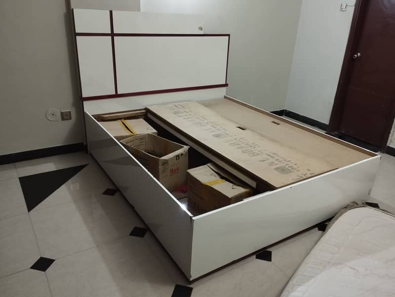 Double Bed 0