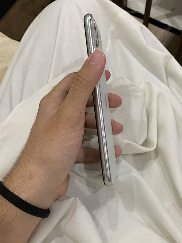 iphone 11 pro max 256gb pta approved 3