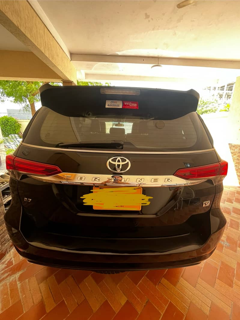 Toyota Fortuner V 2020 1