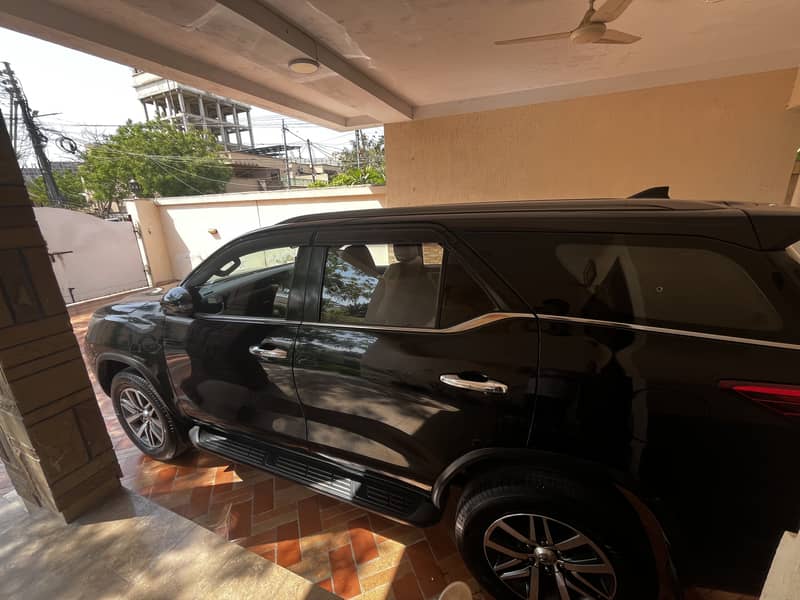 Toyota Fortuner V 2020 3