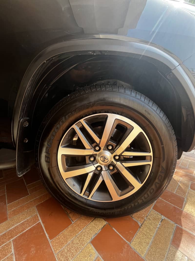 Toyota Fortuner V 2020 4