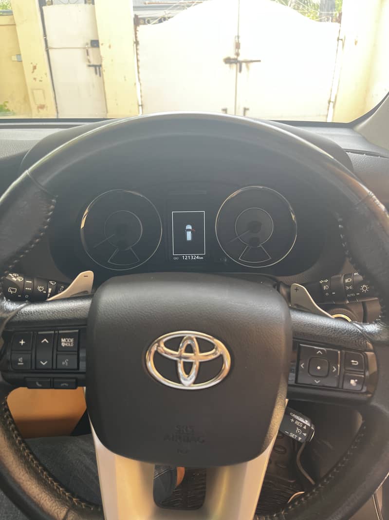 Toyota Fortuner V 2020 7