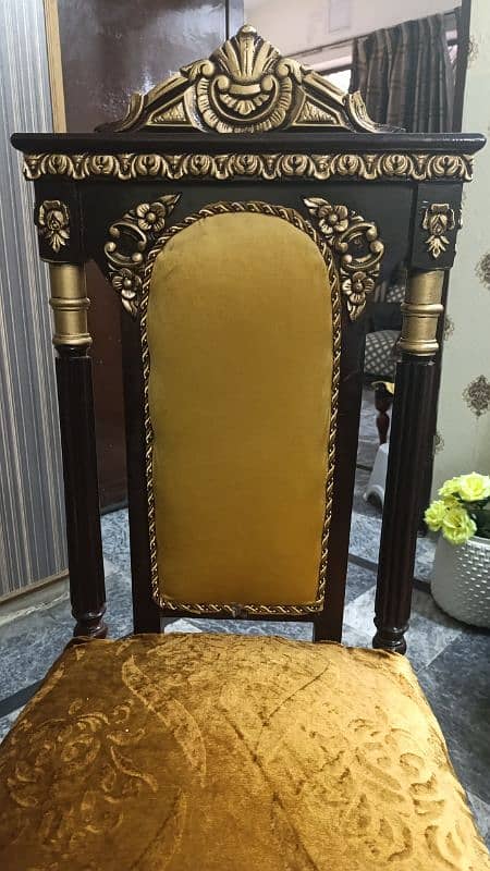 Dining table with 12mm glass top and 6 chairs 3