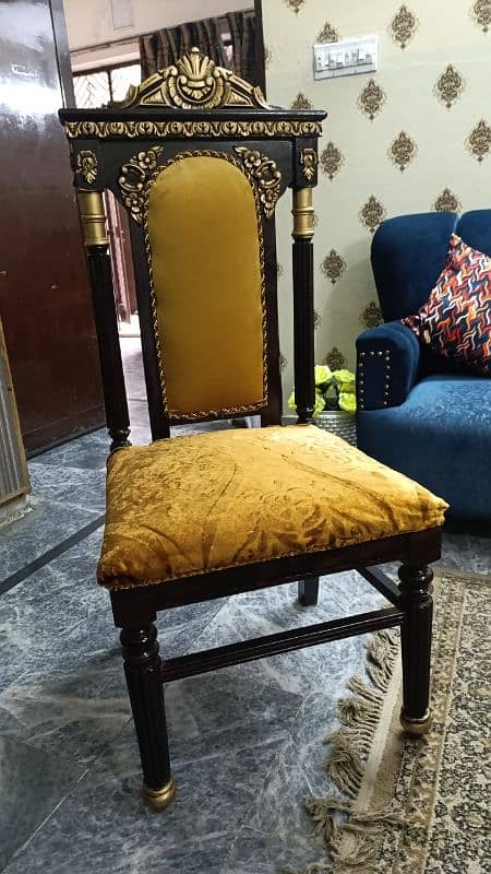 Dining table with 12mm glass top and 6 chairs 4
