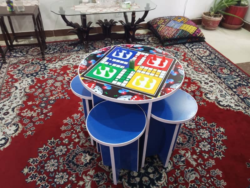 Luddo Game table and chairs 2