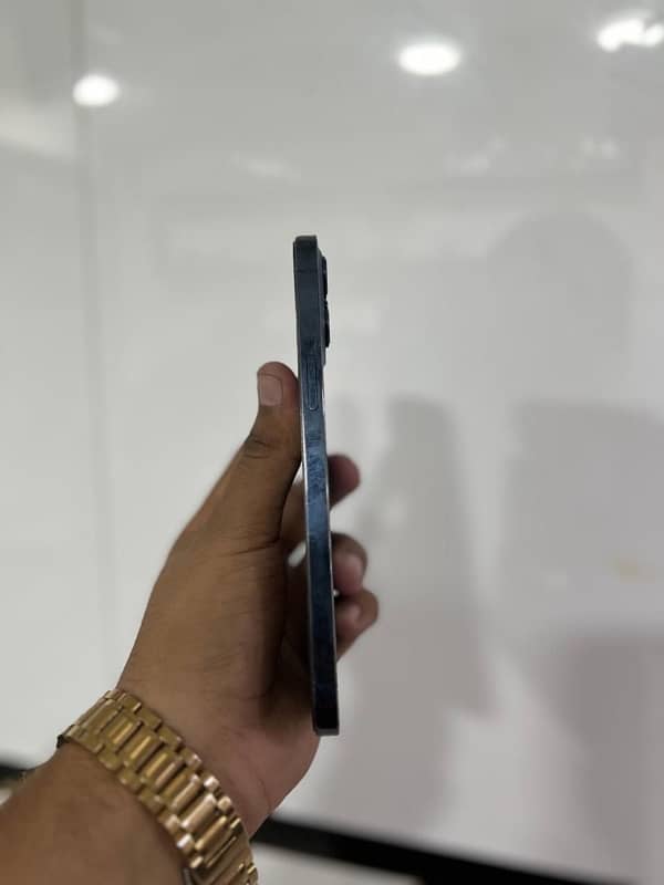 iphone 12 pro max 4
