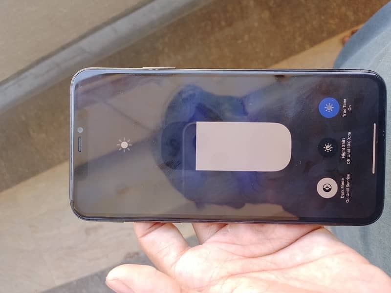 iphone 11 pro max 4