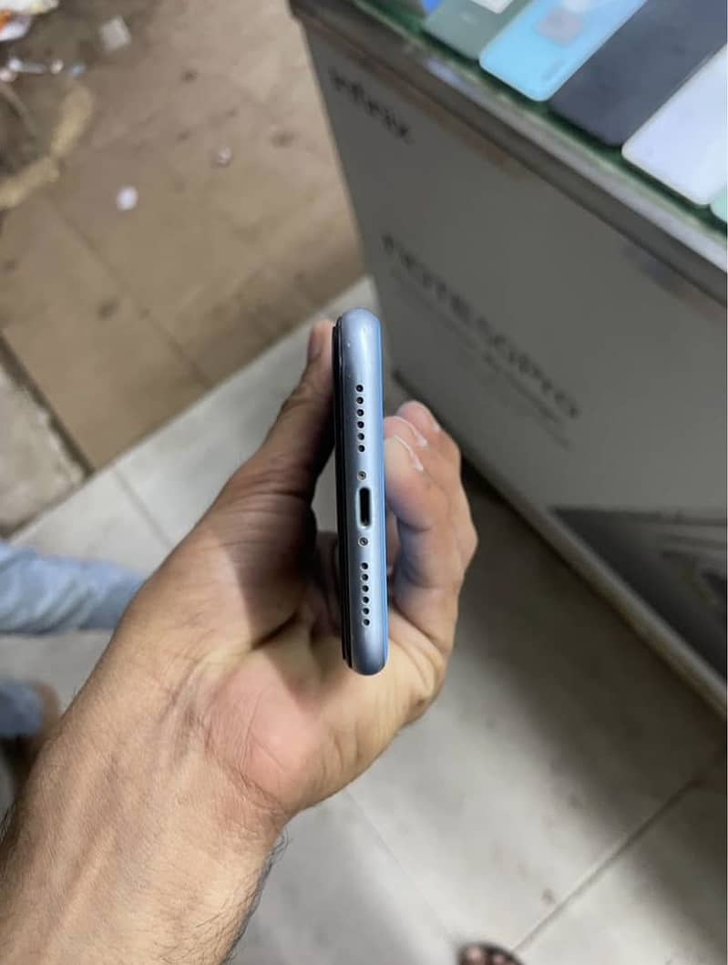 IPHONE XR 3