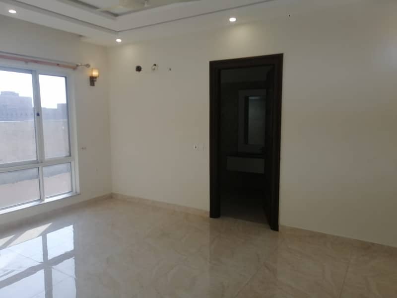 1 KANAL SLIGHTLY USED UPPER PORTION IS AVAILABLE FOR RENT ON TOP LOCATION OF VALENCIA TOWN LAHORE 3