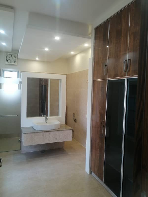 1 KANAL SLIGHTLY USED UPPER PORTION IS AVAILABLE FOR RENT ON TOP LOCATION OF VALENCIA TOWN LAHORE 4
