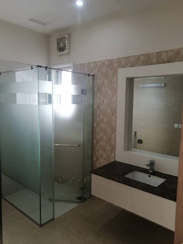 1 KANAL SLIGHTLY USED UPPER PORTION IS AVAILABLE FOR RENT ON TOP LOCATION OF VALENCIA TOWN LAHORE 5