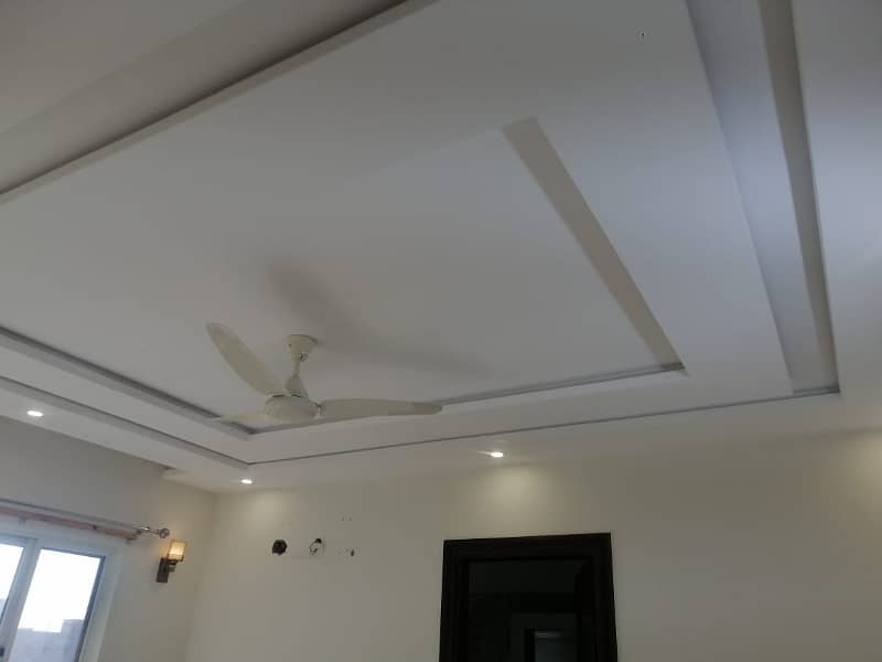 1 KANAL SLIGHTLY USED UPPER PORTION IS AVAILABLE FOR RENT ON TOP LOCATION OF VALENCIA TOWN LAHORE 6